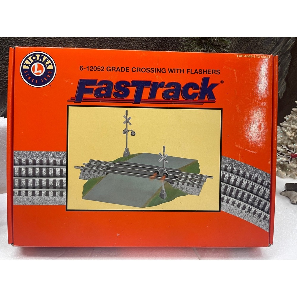 Lionel FasTrack 6-12052 Grade Crossing with Flashers O-Gauge Train Track Set